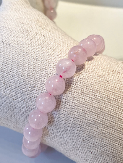 Bracelet en Quartz Rose 8mm : Élégance Naturelle et Bienfaits Apaisants