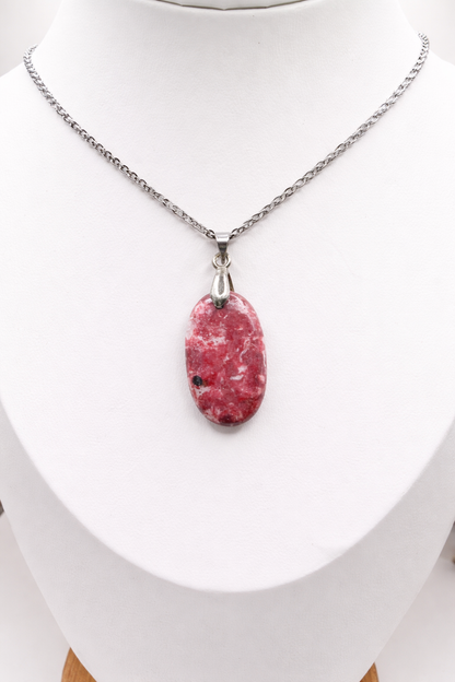 Collier en Thulite naturelle & acier inoxydable argenté – Bijou bien-être, confiance en soi & énergie du cœur