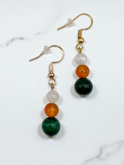 Boucles d’Oreilles Endométriose en Pierres Naturelles & Acier Doré – Bien-Être Féminin & Harmonie