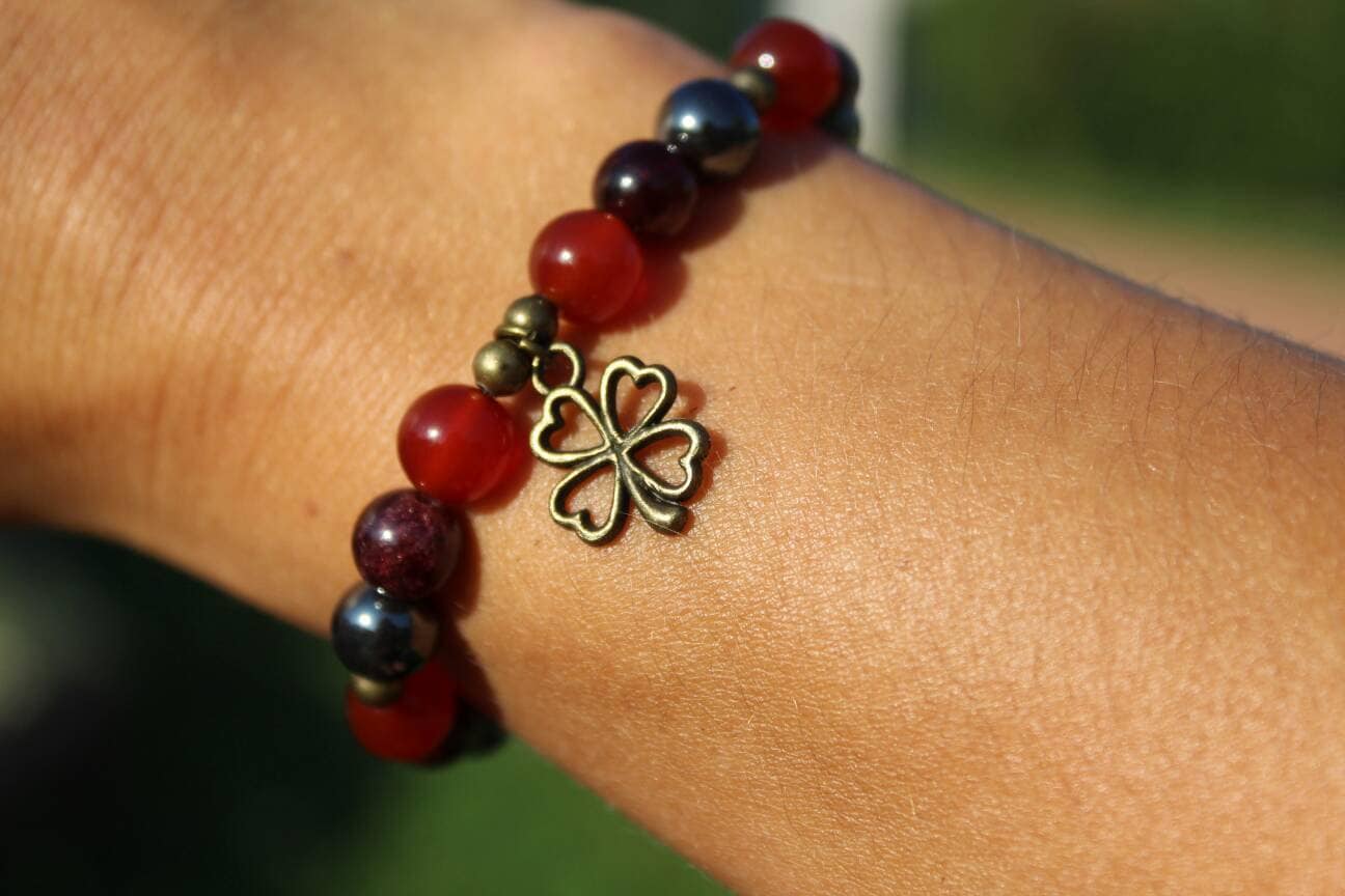 Bracelet pierres naturelles en Cornaline , Grenat , Hématite " Spécial Bélier "