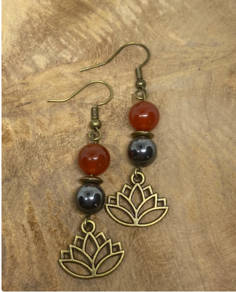 Boucles d'oreilles lotus en pierre naturelle Hématite et Cornaline