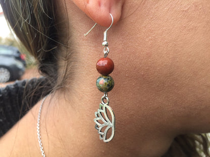 Boucles d'oreilles lotus en Jaspe Rouge et Unakite